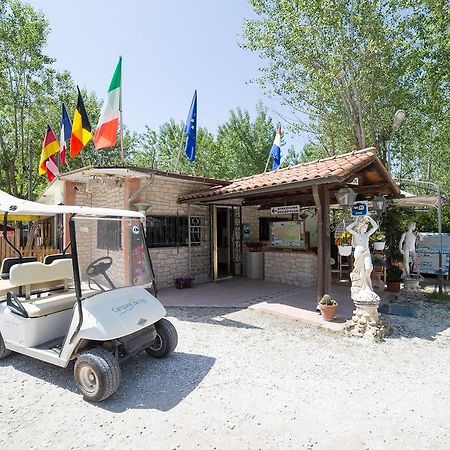 Camping Dei Tigli 소레델라고푸치니 외부 사진
